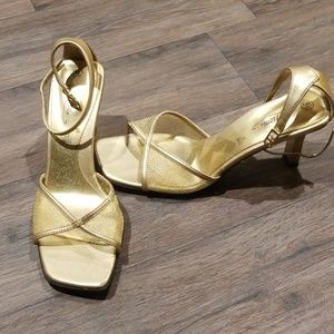 Fioni gold heels